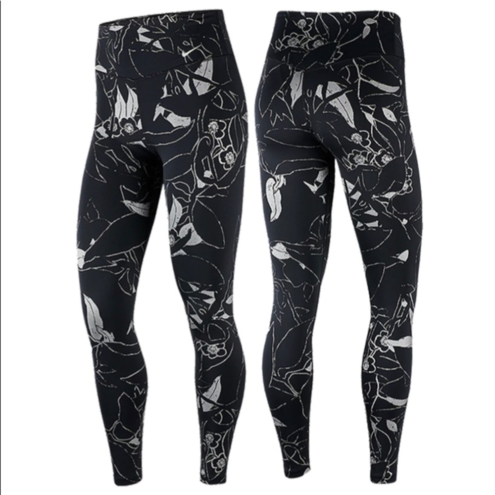 Nike Winter Flower Print Tight🖤🤍 Nike leggings size extra large